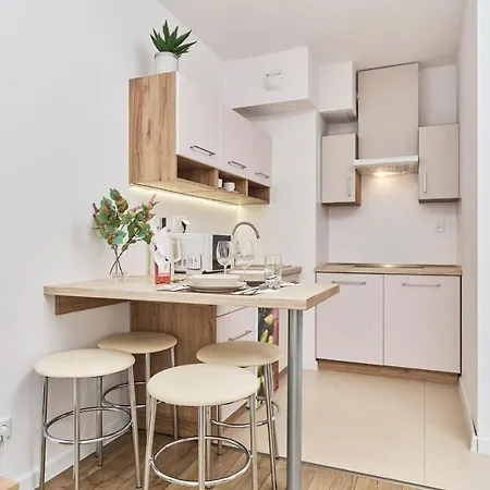 Krakowska 39 With Ac & Parking & Loggia By Renters Lägenhet