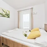 Apartmán Krakowska 39 With Ac & Parking & Loggia By Renters Vratislav