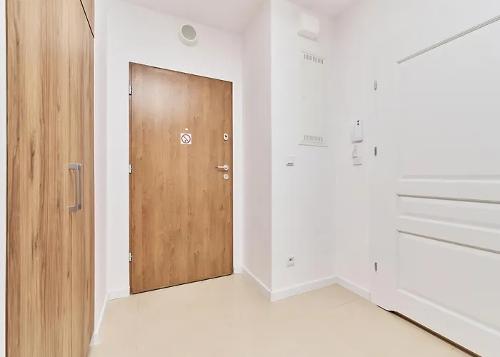 Apartamento Krakowska 39 With Ac & Parking & Loggia By Renters